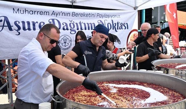 Perşembe Pazarı'nda 2 bin kişilik aşure ikramı