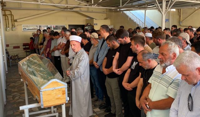 Yeğeni tarafından pala ile öldürülen adam toprağa verildi