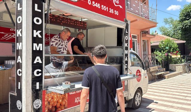 Boşanan adam sevincini, Lokma dağıtarak kutladı