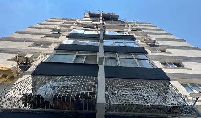 Polis cani kocayı arıyor! Eşinin başına çekiçle vurup boğazından bıçakladı