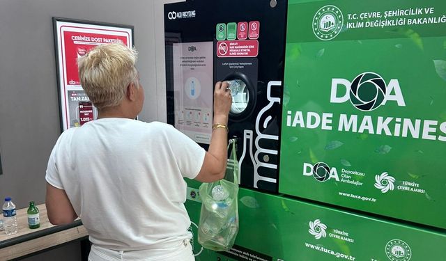 Manisa'ya iade pet şişe makinesi kuruldu