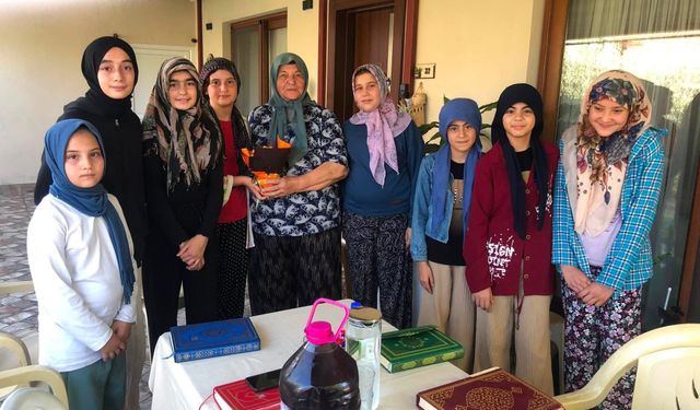 Kur'an kursu öğrencilerden gazi eşine dua ziyareti