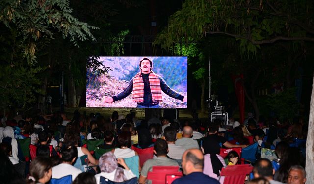Manisa’da Açık Hava Sinema Geceleri nostalji rüzgarı estiriyor