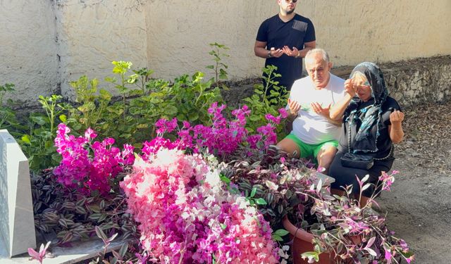 Safiye Soyman oğlunun mezarı başında gözyaşlarına boğuldu