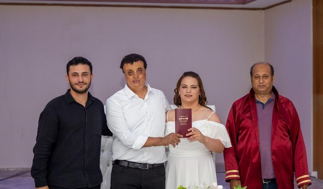 Sessiz dünyalarında aşkı buldular, işaret diliyle ‘evet' dediler