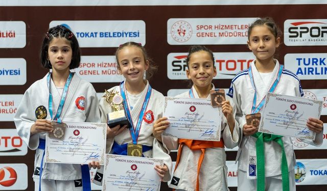 Yunusemre'nin minik judocuları Türkiye'yi salladı