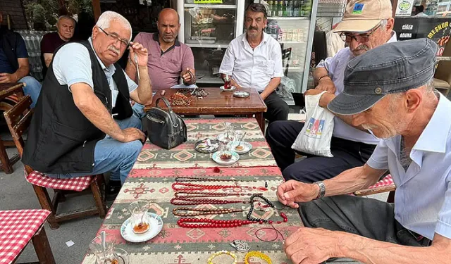 Manisa'da kahvehanelerde çaya zam