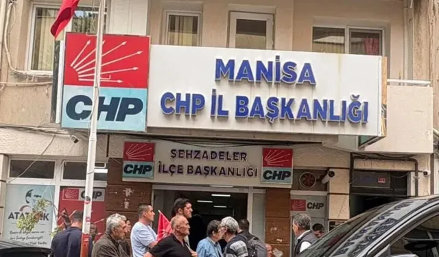 Manisa CHP binayı boşalttı, "Emaneti alıp da çıktık"