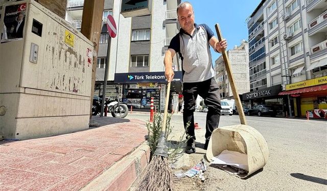 Sosyal medyada milyonlarca izlenmeye ulaşan temizlik personeli sesiyle hayran bırakıyor