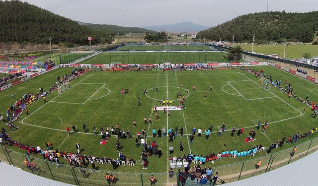 TFF açıkladı:  İzmir’in köklü kulübü küme düşürüldü