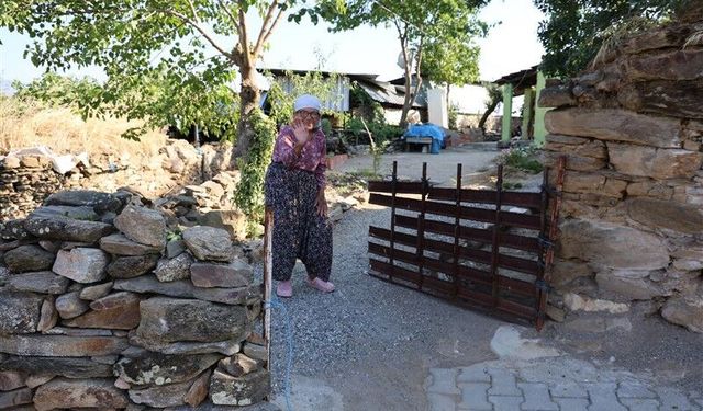 Hayatta kimsesi kalmayan Ümmü nine yıllardır tuvalet ve banyoya hasret yaşıyor