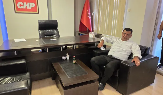 İl Başkanı Engin Uzun binaya giriş yaptı