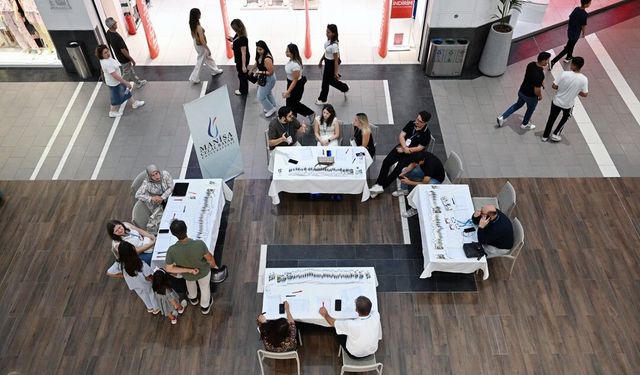 MCBÜ, tercih maratonunda geleceğin üniversitelileriyle buluştu