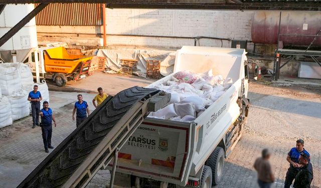 Un fabrikasında şoke eden görüntü: 30 ton böceklenmiş bozuk un ele geçirildi