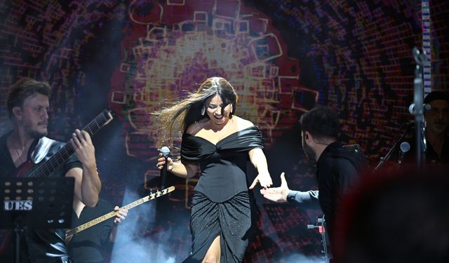 Zara Demirci'de sahne aldı