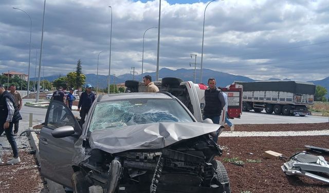 Otomobillerin çarpıştığı kazada 7 kişi yaralandı