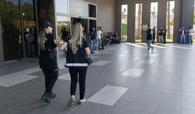 Kazazedelerin yakınlarının Taşucu Limanı'ndaki endişeli bekleyişleri sürüyor