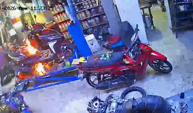 Manisa'da motosiklet tamirhanesinde ilginç anlar