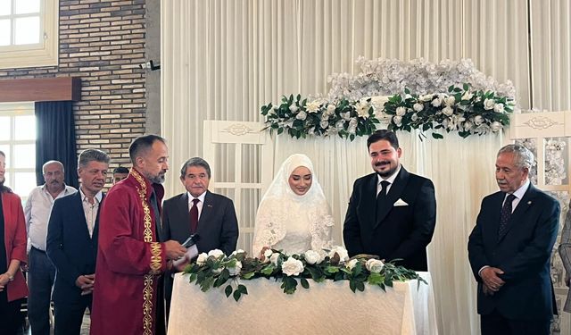 Ömer Faruk Çelik’in Oğlu Fatih Çelik Elif Gürgen ile Dünyaevine Girdi