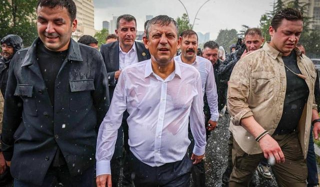 YENİ Parti İletişim'den Ahmet Kaya şarkılı Özgür Özel paylaşımı