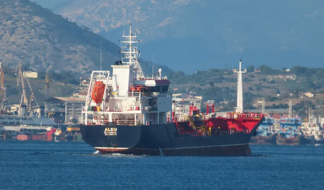 Silivri açıklarında iki ticari gemi çarpıştı: 10 personelden haber alınamıyor