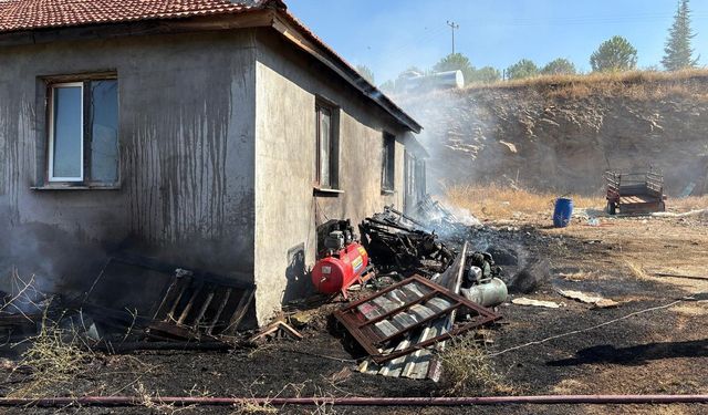 Kula’da ev yangını paniğe neden oldu