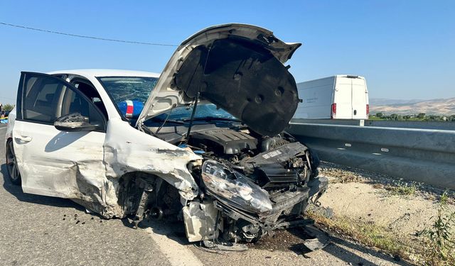 Otomobil motosiklete arkadan vurdu: 1 ölü