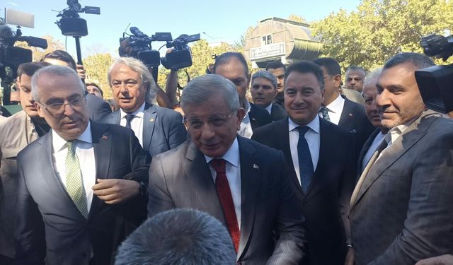 Adliyedeki ifade sonrası Davutoğlu'ndan ilk açıklama