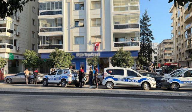 İzmir'de bankada rehin alma iddiası! Polis ekipleri sevk edildi