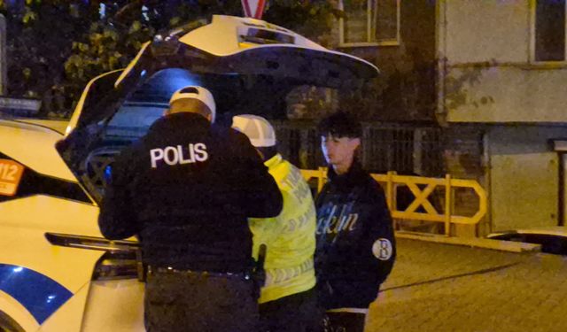 Polisin "dur" ihtarına uymayıp kırmızı ışıkta makas atarak kaçan motosikletliye 353 bin lira ceza