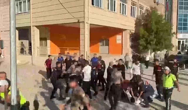 Manisa'da okul önünde silahlı saldırı: 8 yaralı
