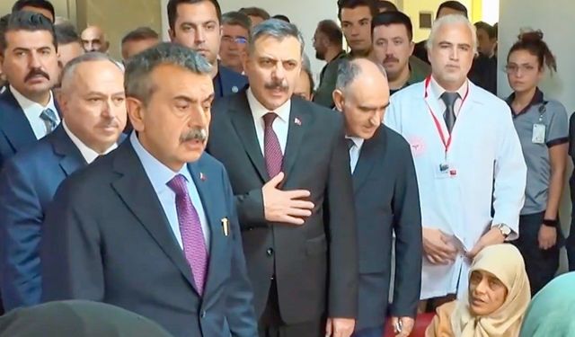 Bakan Tekin ve Bakan Çiftçi yaralı öğrencileri ziyaret etti