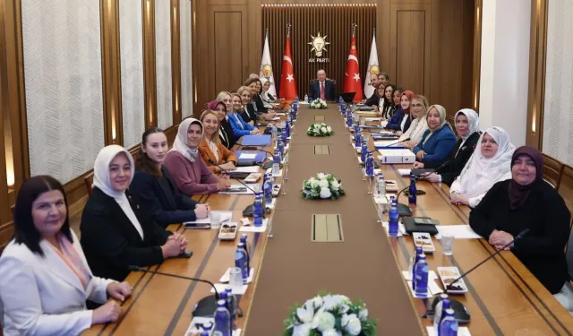 Foça Belediye Başkanı Fıçı AK Parti toplantısında görültü