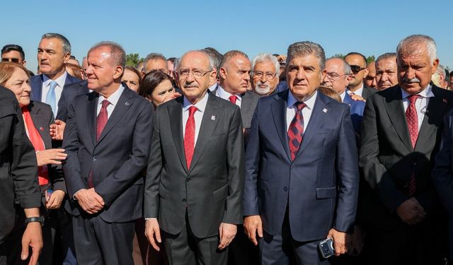CHP Genel Başkanı Kılıçdaroğlu Anıtkabir'i ziyaret etti