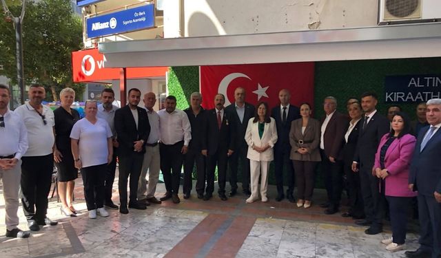 İYİ Partili Sunat'tan kahvecilere ziyaret