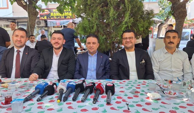 AK Partili Baybatur ve Akkal Karaköy esnafıyla bir araya geldi