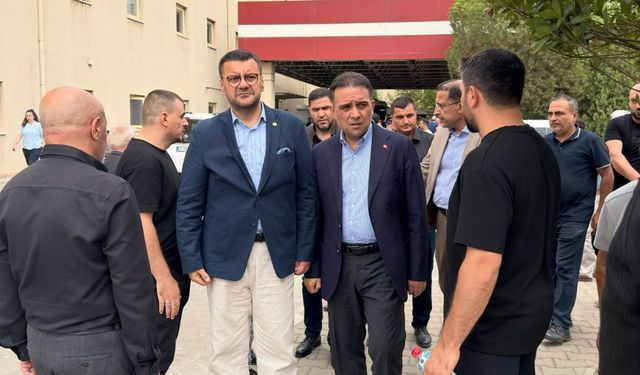 Baybatur ve Akkal hastanede yaralıların ailelerini ziyaret etti