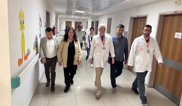 İYİ Parti Manisa Heyeti yaralı öğrencileri ziyaret etti