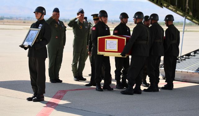 Kalp krizi geçirerek şehit olan Uzman Çavuş Sevim'in naaşı Elazığ'a getirildi