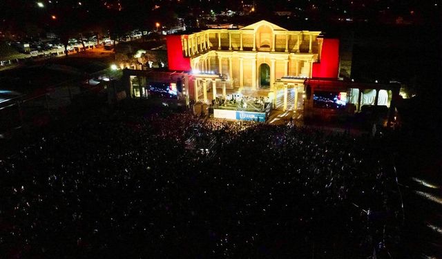 Sardes’te tarihi gece! Bregovic Manisalıları coşturdu