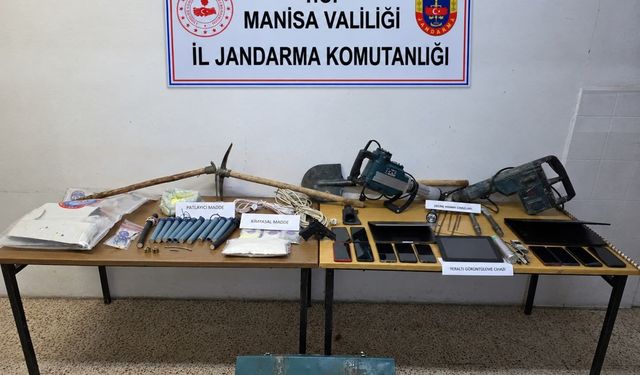 Gördes’te patlayıcılarla kaçak define kazısına suçüstü: 8 gözaltı