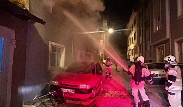Kütahya'da 3 katlı binada yangın: 1 ölü