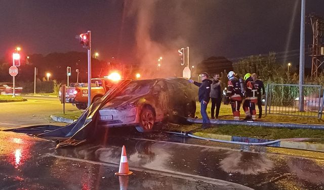 Tırla çarpışan otomobil küle döndü, alevler 3 saatte söndürüldü