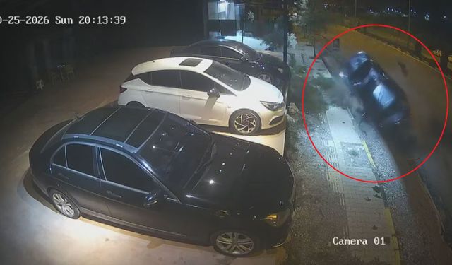 Otomobil park halindeki araca ok gibi saplandı!