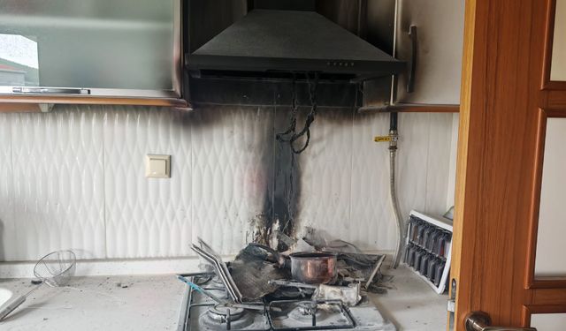 Ocakta unutulan yağ evi yakıyordu