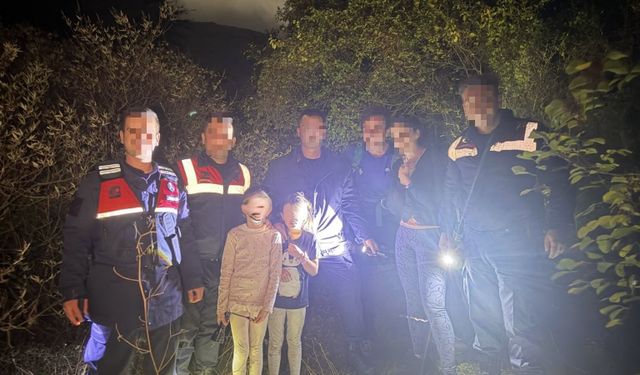 Kuşadası’nda kaybolan aileyi jandarma ekipleri kurtardı