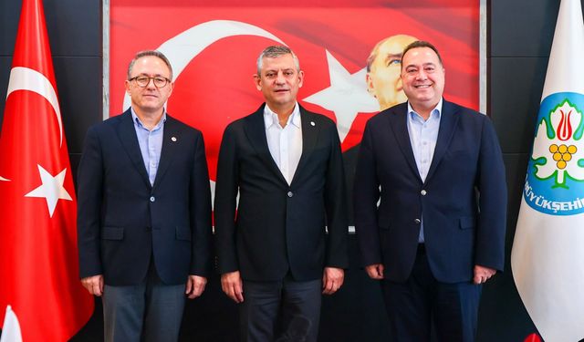 Özgür Özel’den Manisa Büyükşehir Belediyesine ziyaret