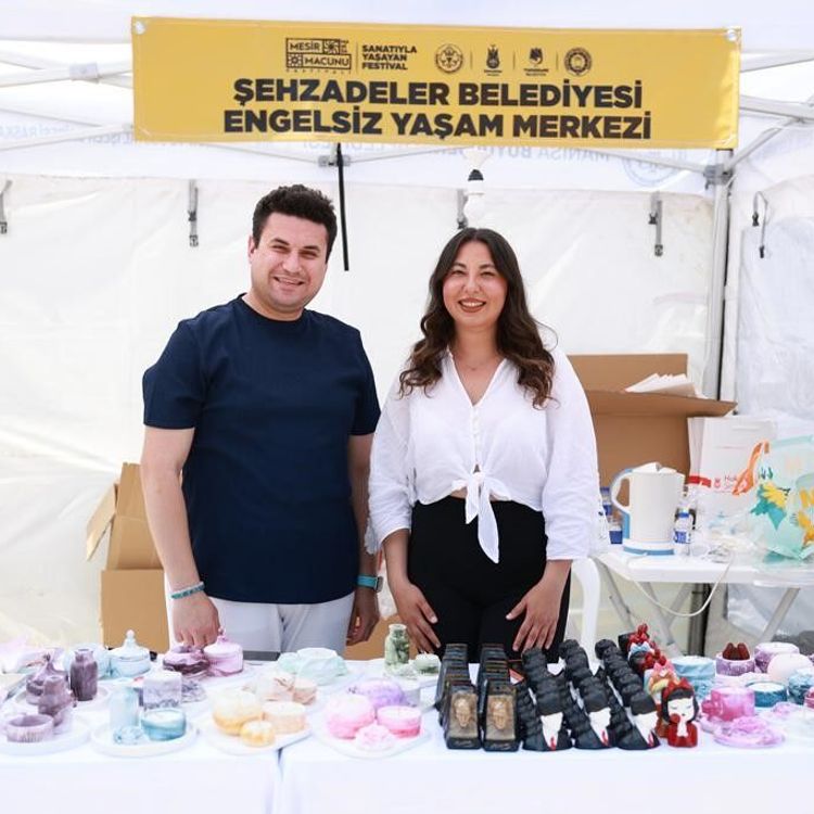 Engelsiz ellerden Mesir'e anlamlı dokunuş