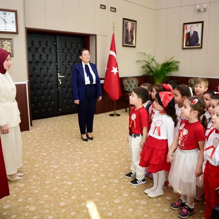 MCBÜ Rektörlüğünde 23 Nisan coşkusu