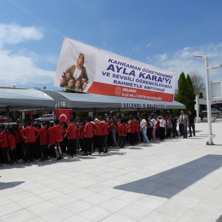 Şehit öğretmen ve öğrenciler için Selendi’de duygu dolu hayır